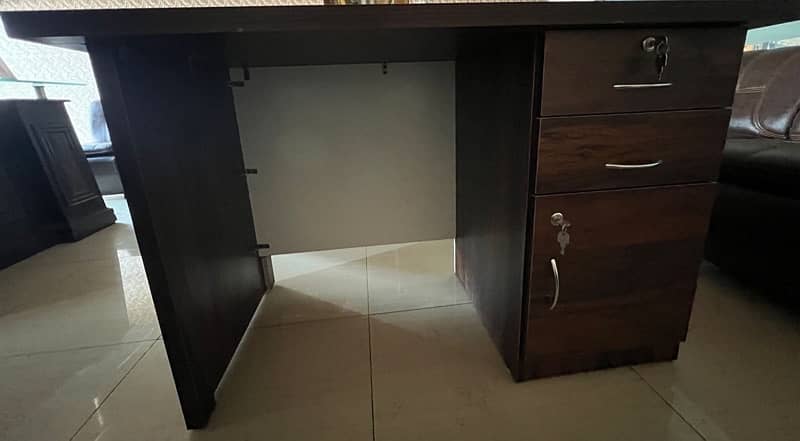Office table executive almost new very less used 1