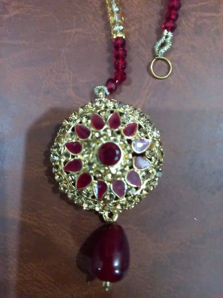 barat look golden with red stones bindia 1