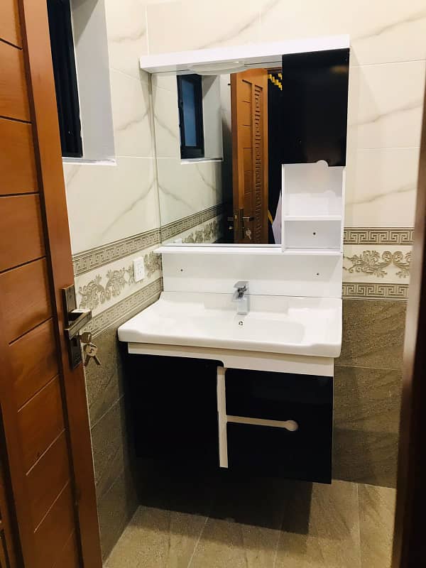 A Beautiful Luxury Apartments For Rent On Daily & Monthly Bases Bahria Town Lahore(1&2 Bed Room) 14