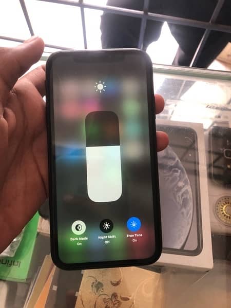 iPhone XR 10by 10 condition battery health80 hai water pack with box 1