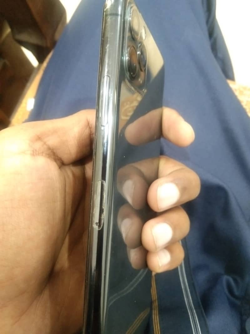 Iphone 11 pro max 10/10 condition 1