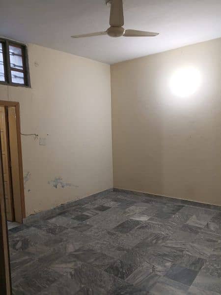 Portion available for rent in Gulraiz ph 2 near gate 3 6