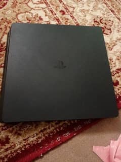 Ps4 slim with two controller and 1 game