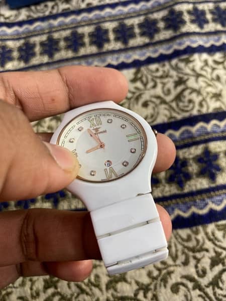 Spectrum watch pure white without any scratch real white stone urgent 4