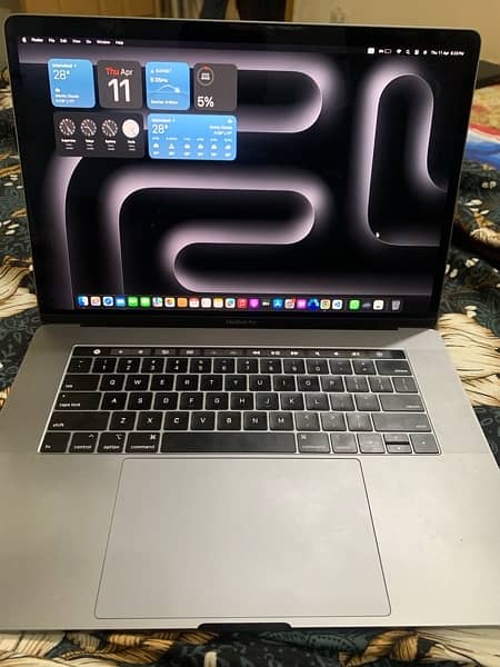 MacBook Pro 2018 15 inches core i7 3