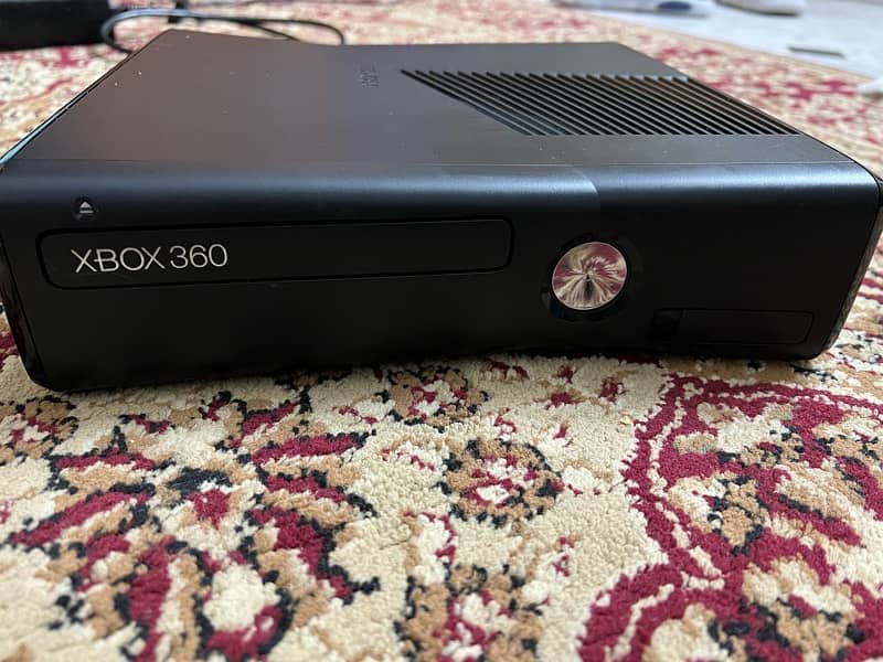 Xbox 360 Almost new Slightly used 0