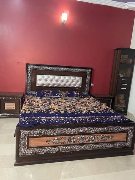 Bed room set with all accessories 12