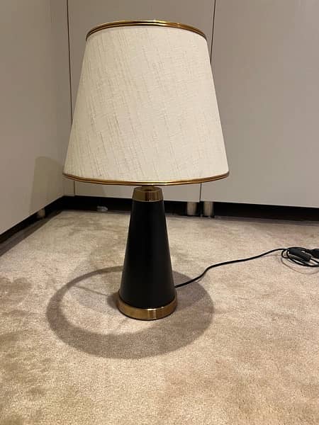 Offwhite Side table Lamps 1
