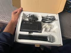2 Shure Sh 200 wireless microphone system
