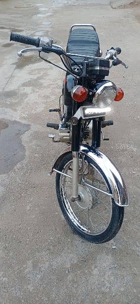yamaha 80cc totaly janian condition call or whatsapp no 03415155214 2