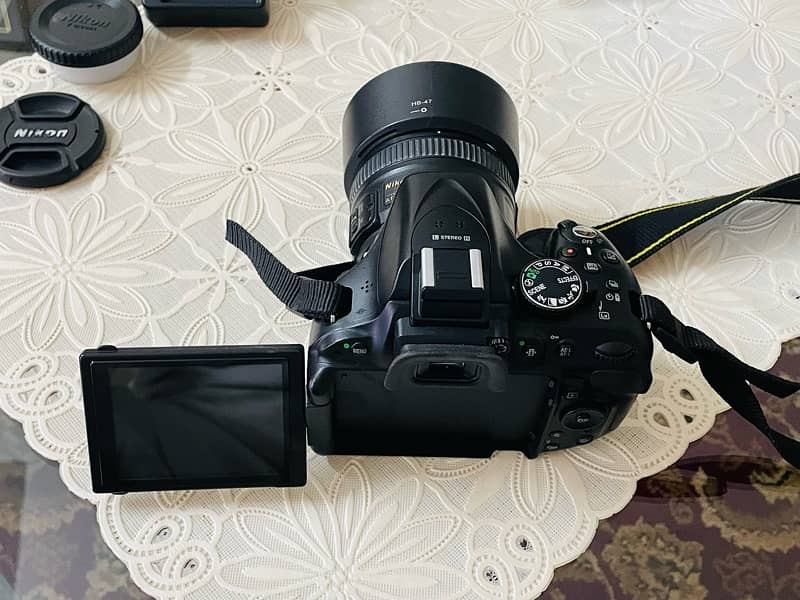 Nikon D5200 with complete box 10/10 4