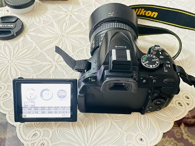 Nikon D5200 with complete box 10/10 7