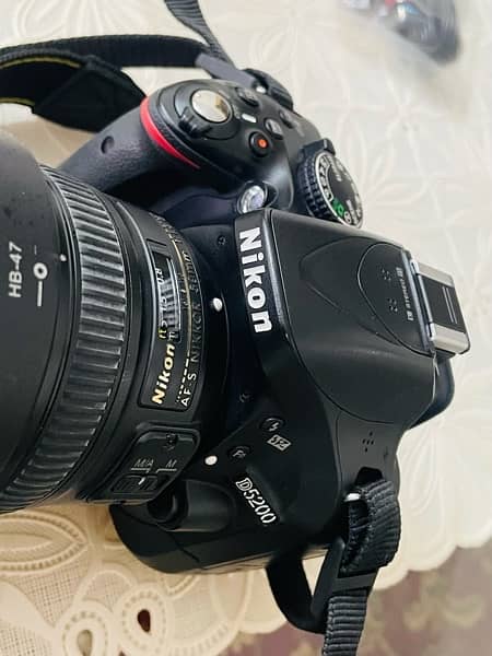 Nikon D5200 with complete box 10/10 9