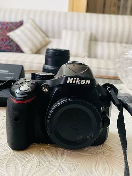 Nikon D5200 with complete box 10/10 14