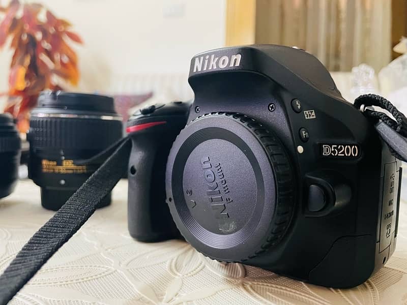 Nikon D5200 with complete box 10/10 17
