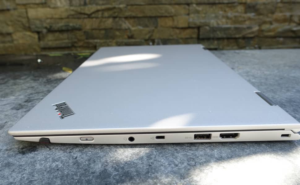ThinkPad Lenovo x1 yoga Core i7 7th Generation black and silver 10