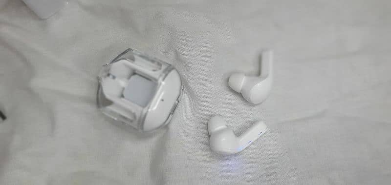 Air 31 earbuds or transparent earbuds 3