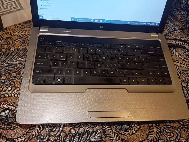 Hp Laptop available 10 by 10 condition 7