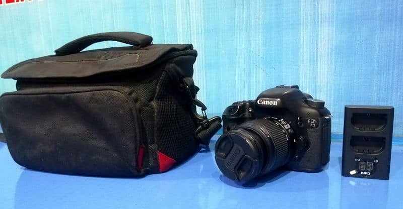 DSLR/CAMERA/Canon EOS 7D 0