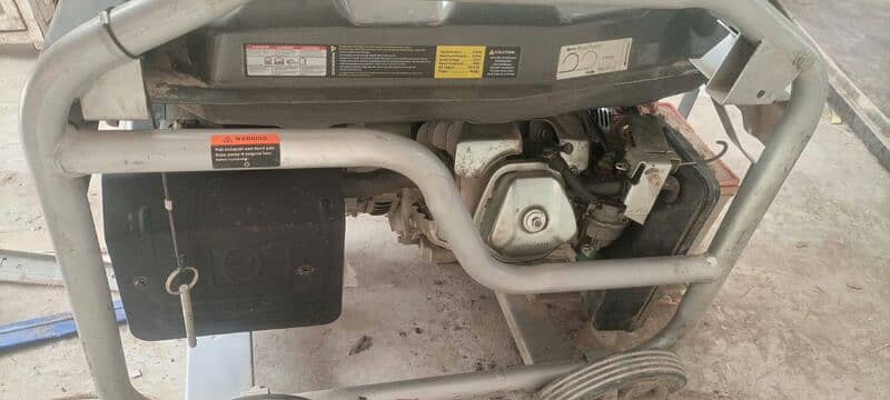 Hyundai generator New condition 10/10 need just clean and charge 0
