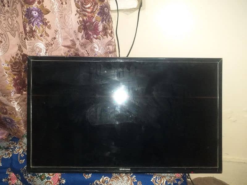 Samsung led 32" in good condition for sale. . rate me kami hojaegi . . 2