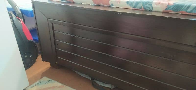 King Size Brown wooden Bed For Sale Only six months used 1