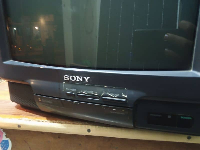 14 inches Sony Television model KV 1435M3  Original 4
