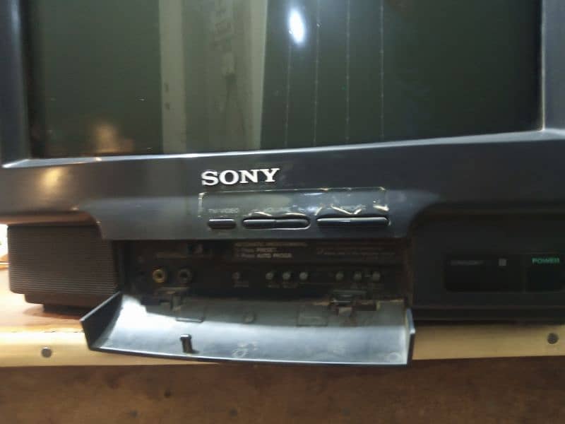 14 inches Sony Television model KV 1435M3  Original 5
