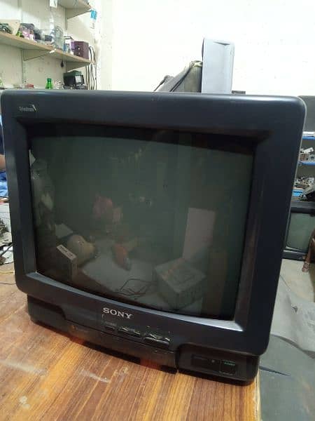 14 inches Sony Television model KV 1435M3  Original 7