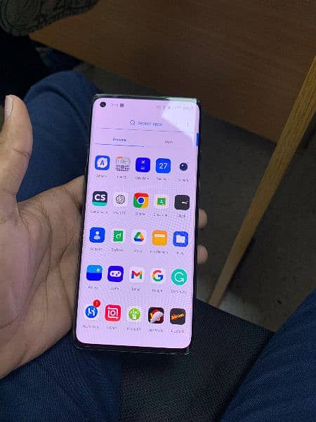 I'm selling oneplus 8 phone just look like new all okay best for pubg 7