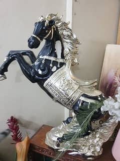 horse sculpture.