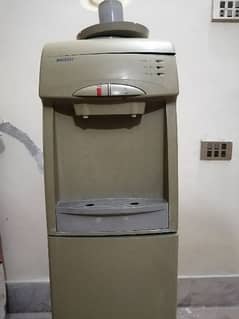 Orient water Dispenser offer for sale fully in working condition