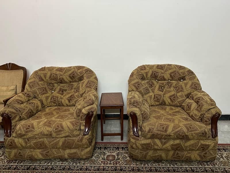 sofa set,Table set and carpet for sale 7
