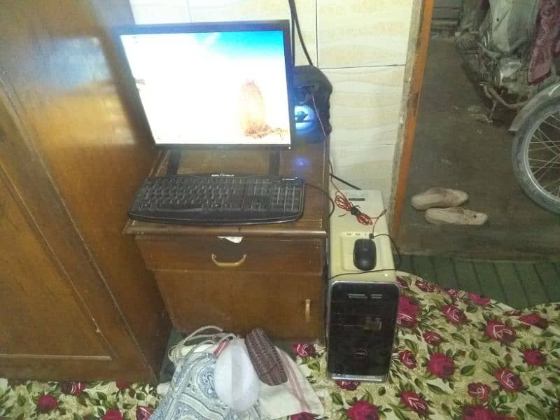 computer 10/10 condition corei5/2 500gb HDD 80gb (SSD) ph(03272513564) 1