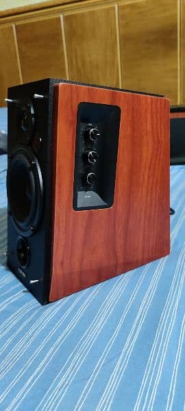 Edifier 1700BTS Bookshelf Speakers 9