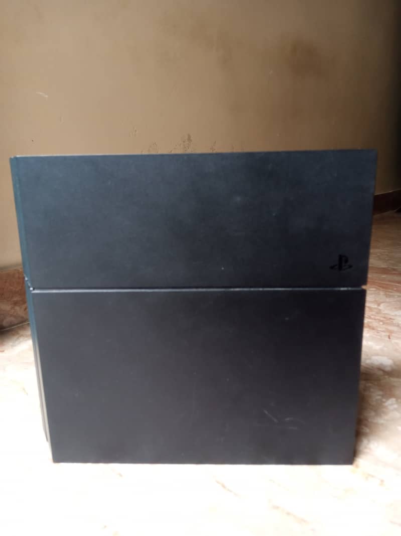 Ps4 1200 series 1TB sealed with one original controller urgent sell 1