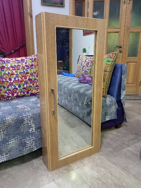 Dressing mirror with cupboard 10