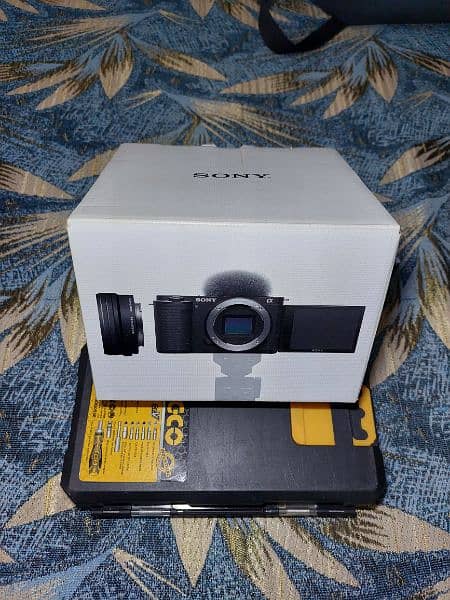 Sony Zv-e10 with extra accessories 7