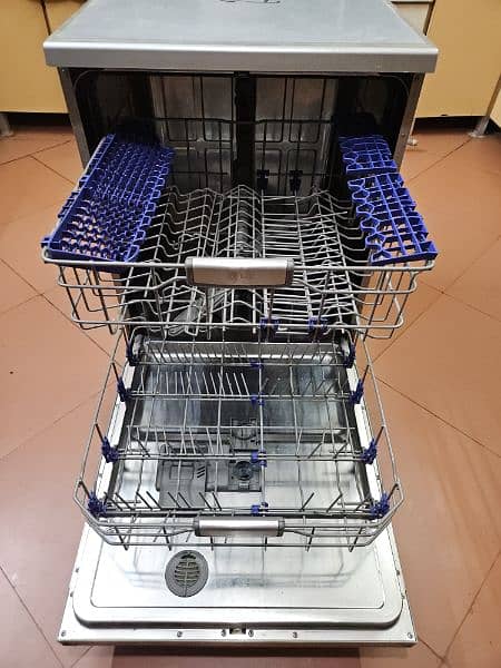 Imported LG Dishwasher from UAE 3