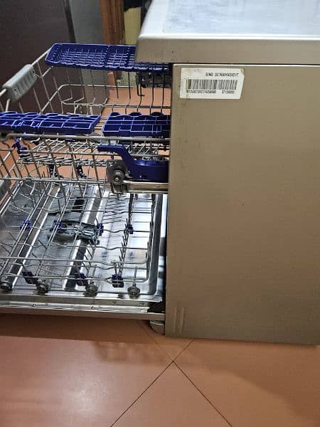 Imported LG Dishwasher from UAE 4