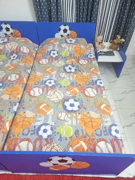 single bed+side tables+bedsheets bedcovers+curtains 5