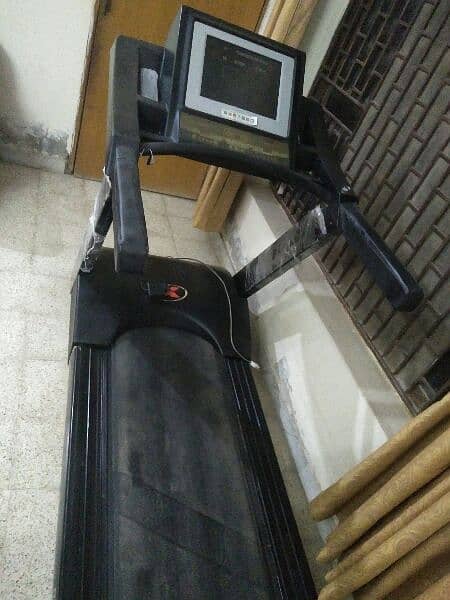 Gym  Tredmill with LED upto 100 kg weight Commercial 0
