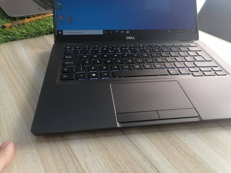 Dell 5300 i5 8th gen with metal body 0
