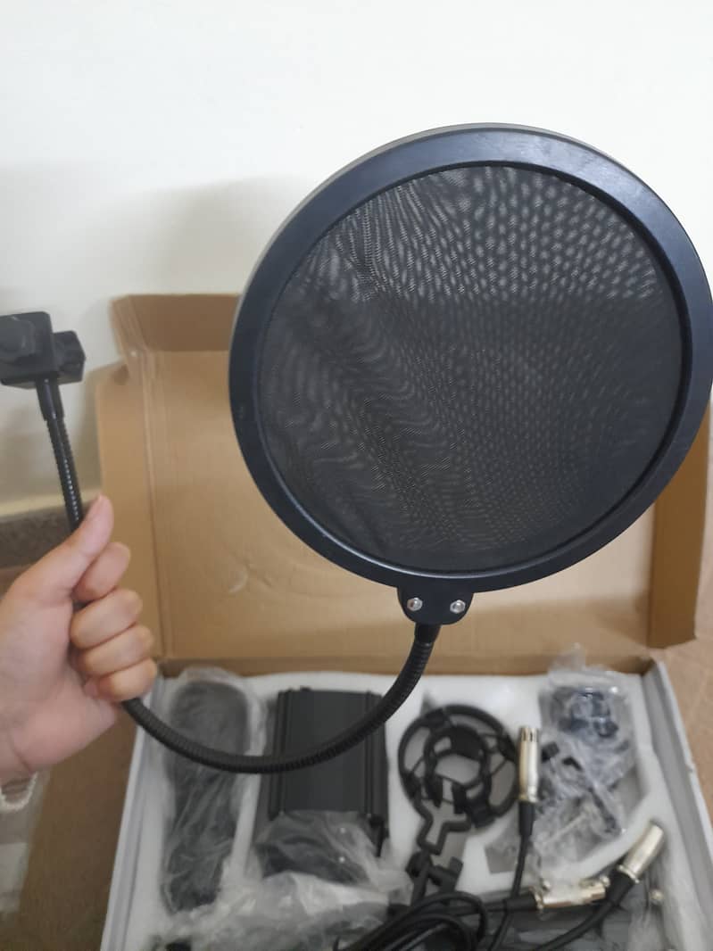 Professional Mic for podcast (brand new) 4