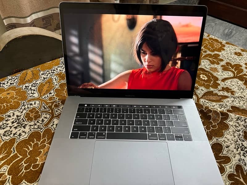 Macbook Pro 2017 Touch bar 4