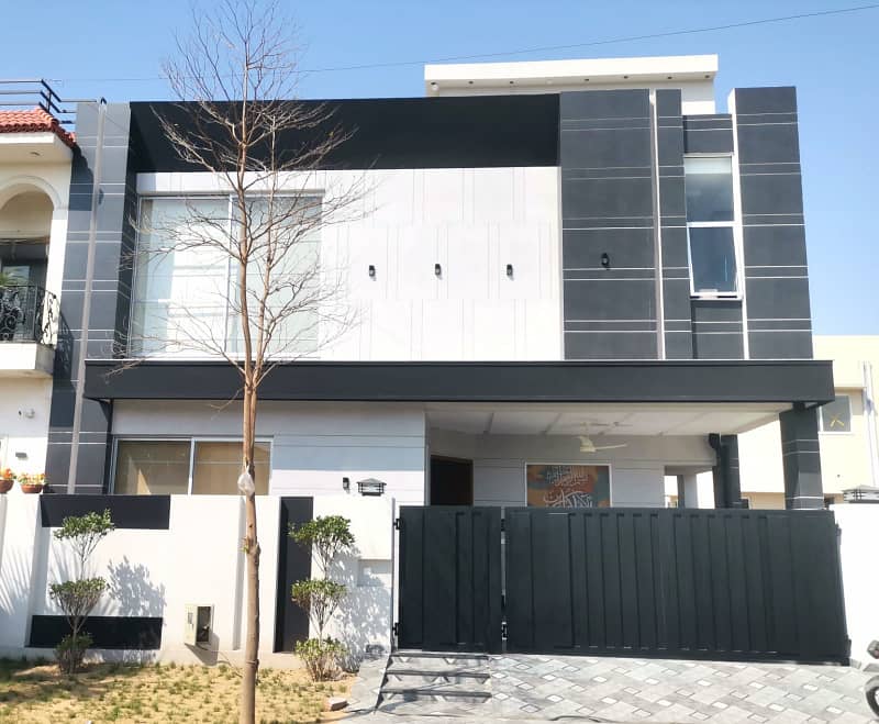 10 Marla Luxury House Brand New For Sale 0
