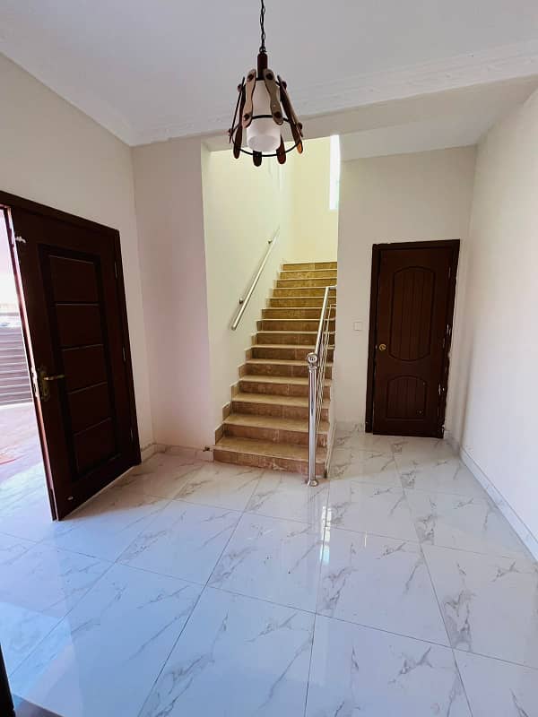 At Very Luxury Place 350 Sq Yards House For Sale 12