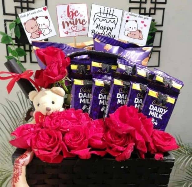 Customized Gift Baskets For Birthdays, Chocolate Box, Bouquet, Cakes 10