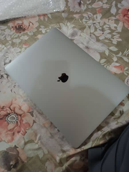 MACBOOK PRO LATE 2019 16 INCH CTO MODLE I9 8 CORE 32GB RAM 1TB SSD 10