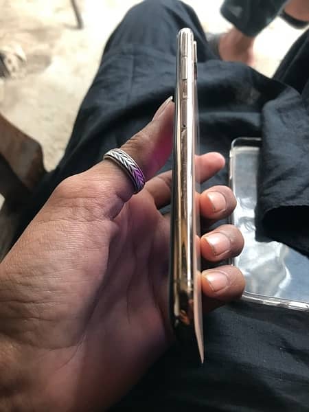 I phone xs max 64 gb golden colour  10 by 10 2